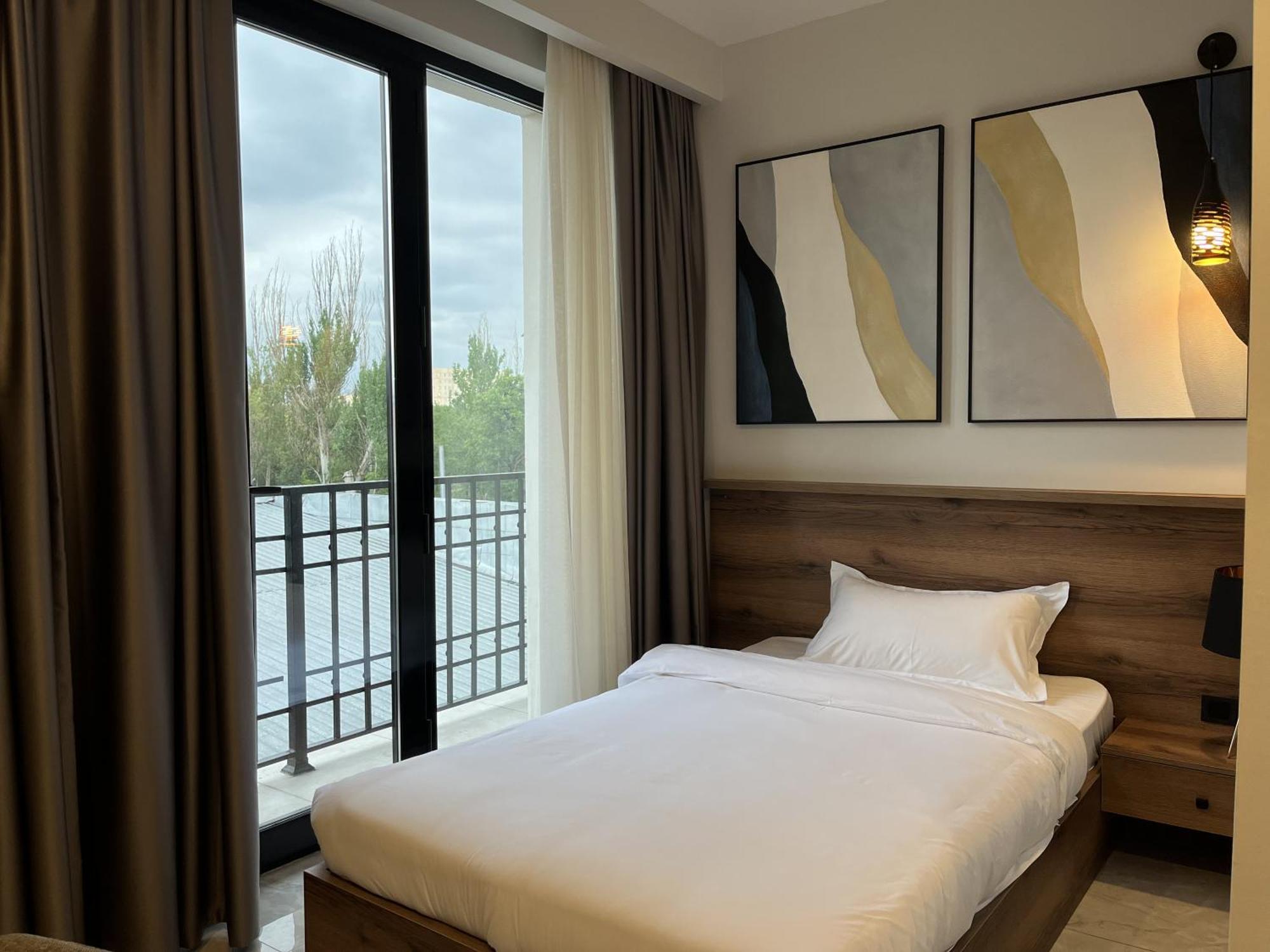 Botanic Boutique Hotel บิชเคก ภายนอก รูปภาพ